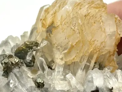 Kalcit, pyrit, křemen