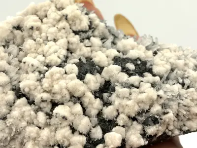 Křišťál, kalcit, galenit, pyrit